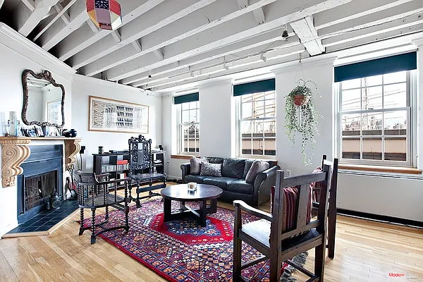 Sold by Modern Spaces | media 37