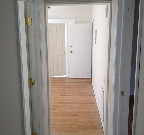 5th image of 136 Stuyvesant Ave #1