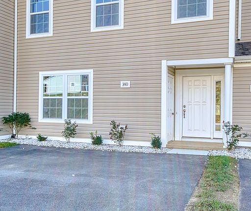 2nd image of 140 Twisted Oak Dr