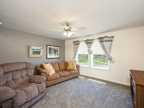 3rd image of 4 N Moonlight Dr
