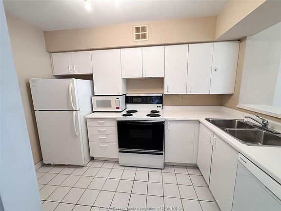 3rd image of 75 Riverside Dr E #406