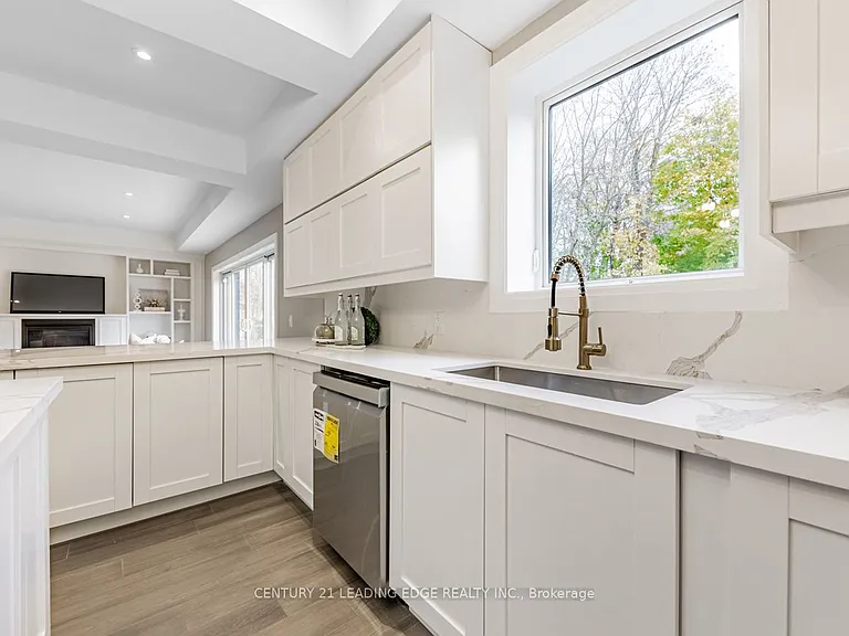 19 Donalda Cres #UPPER — Photo 13