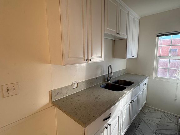 5th image of 942 N Spaulding Ave APT 6