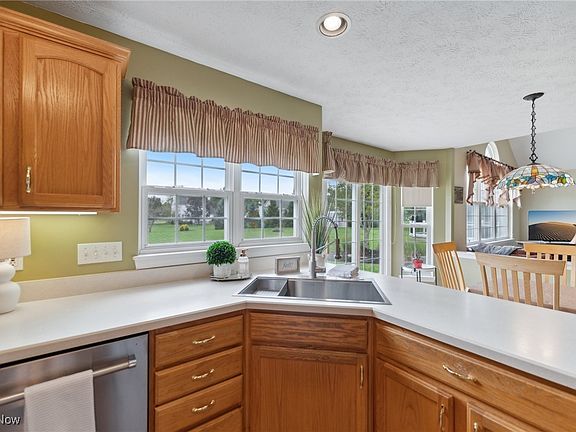 5th image of 27063 Dogwood Ln
