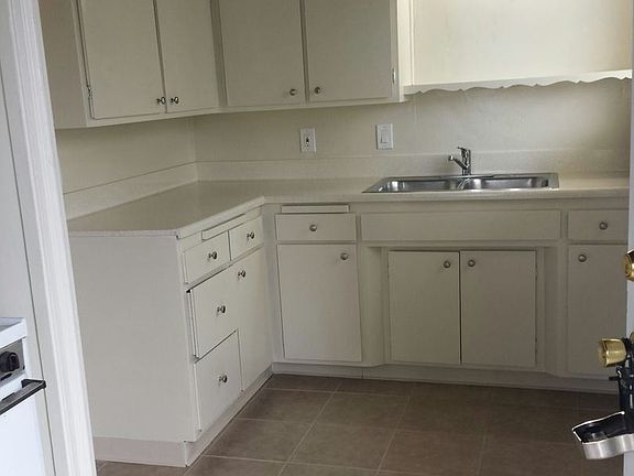 3rd image of 10315 Eldora Ave