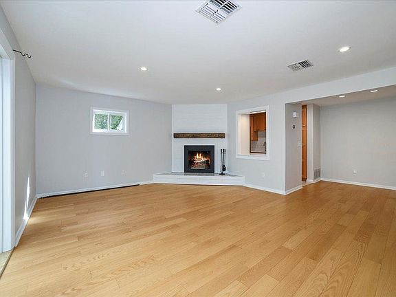 5th image of 92 Limewood Ave Unit A8