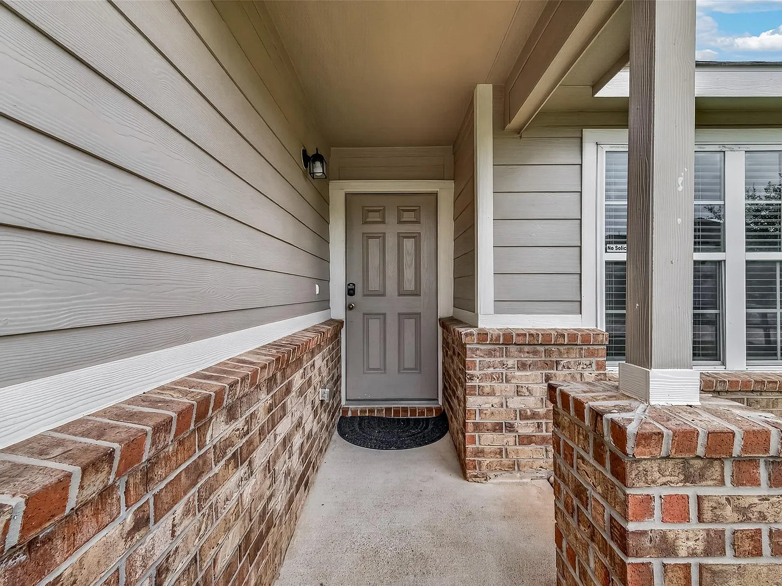 3 bed, 2.0 bath, 1485 sqft, $2,100 — Photo 3