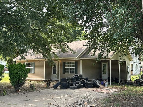 2nd image of 1703 Heather Ln