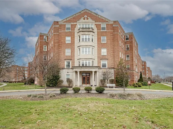 13800 Fairhill Rd APT 322, Shaker Heights, OH 44120
