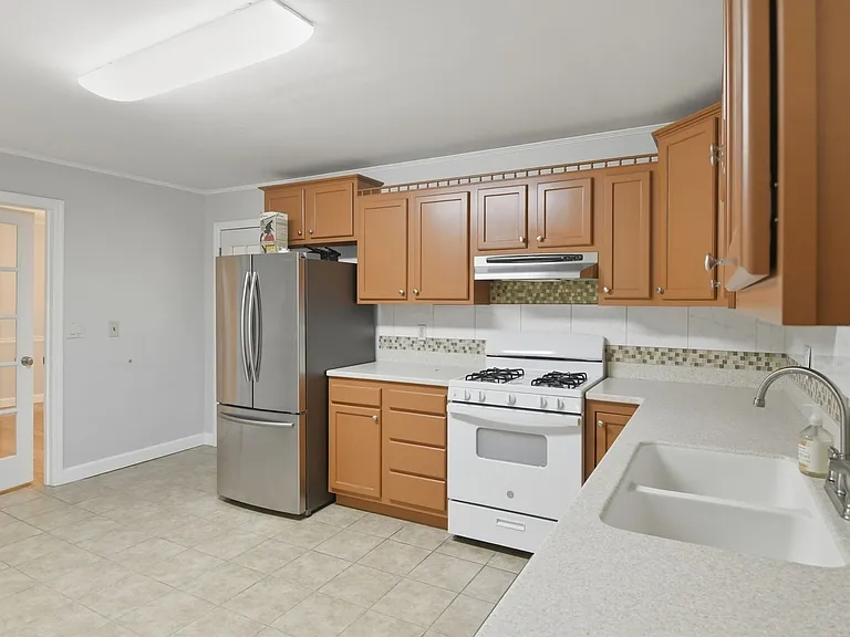 1306 Brockton Dr — Photo 3