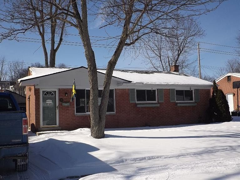 1st image of 572 Canterbury Dr