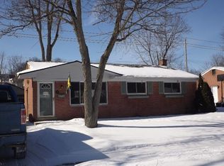 572 Canterbury Dr, Saline, MI 48176