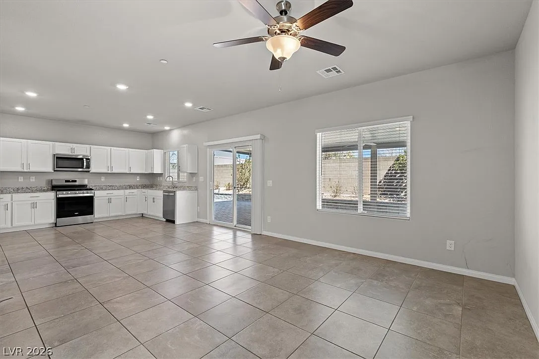 7910 Diamond Sky Ave — Photo 4