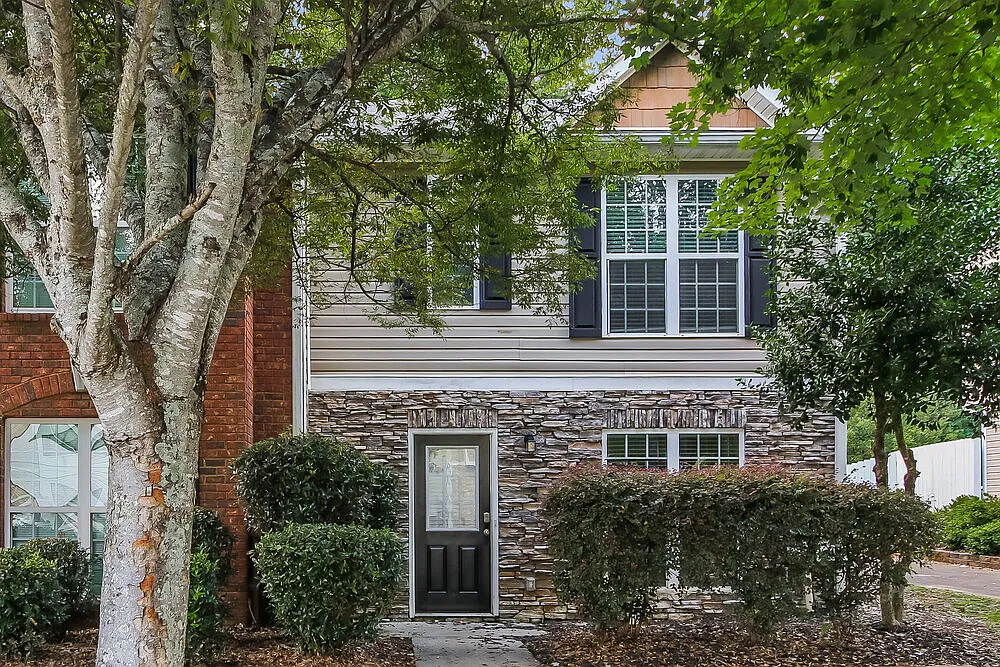 3 bed, 2.5 bath, 1392 sqft, $1,635 — Photo 1