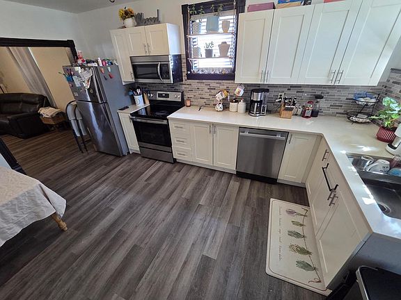 2nd image of 919 High AVENUE