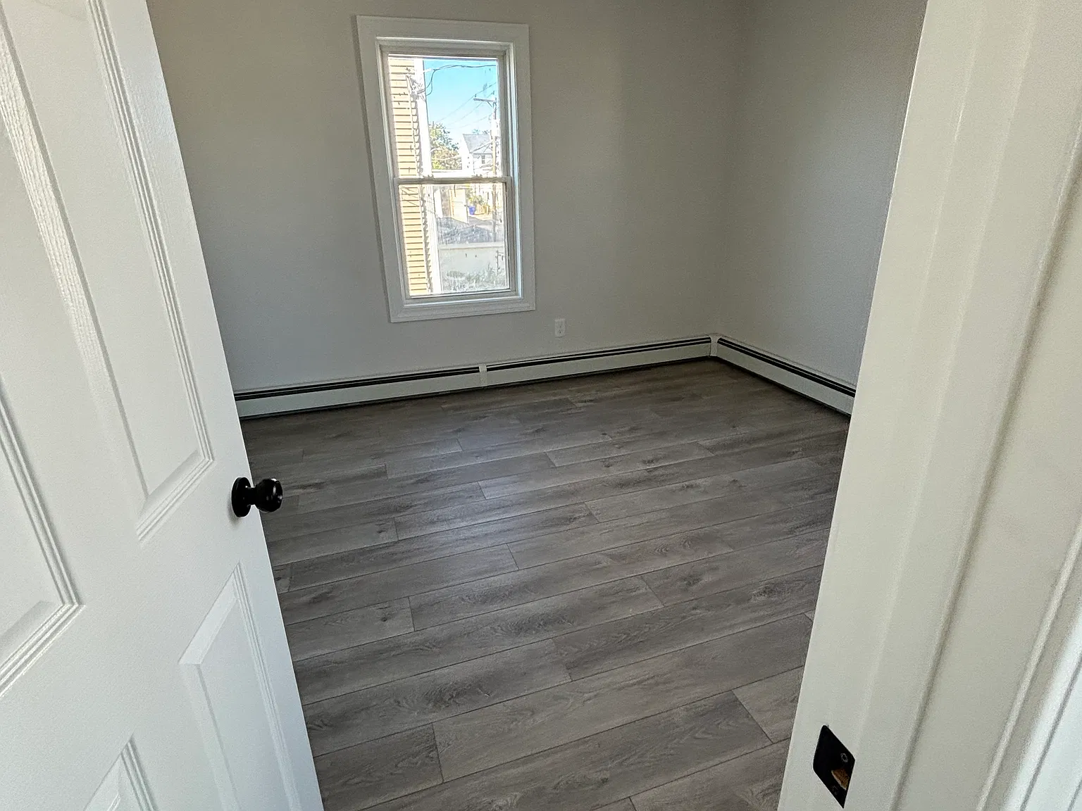 92 Perry St — Photo 1