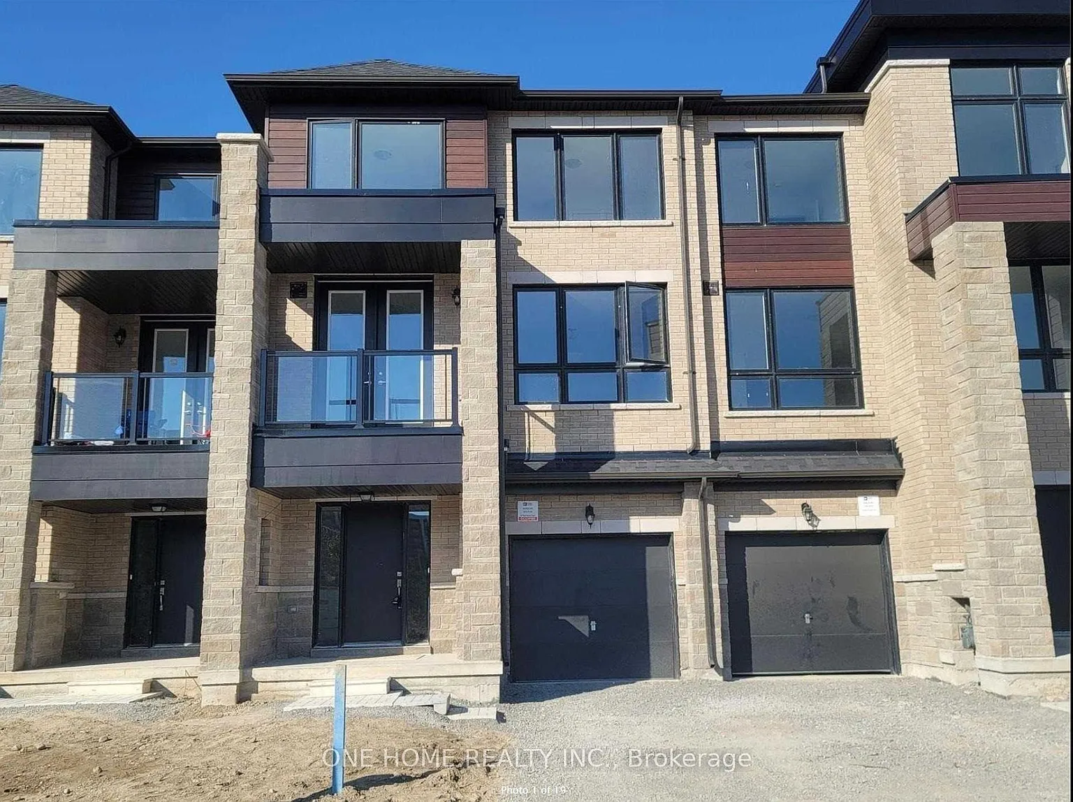 35 Blue Forest Cres photo 1