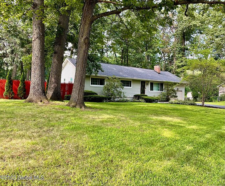 5th image of 10 Laurel Lane