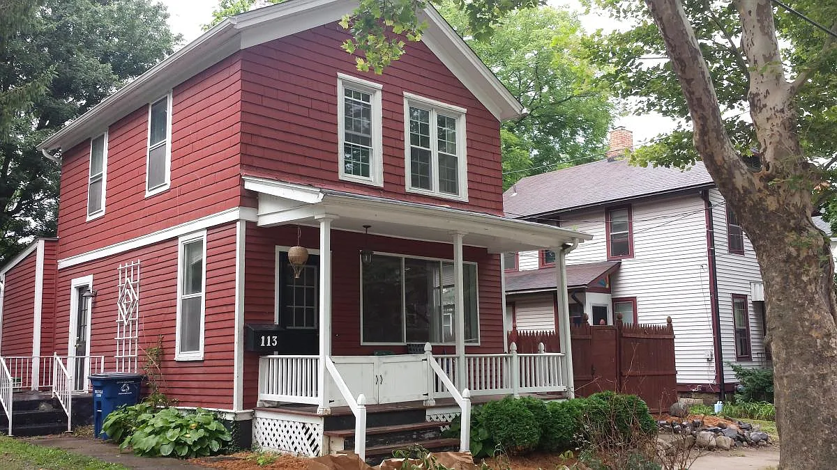 113 E Summit St photo 1