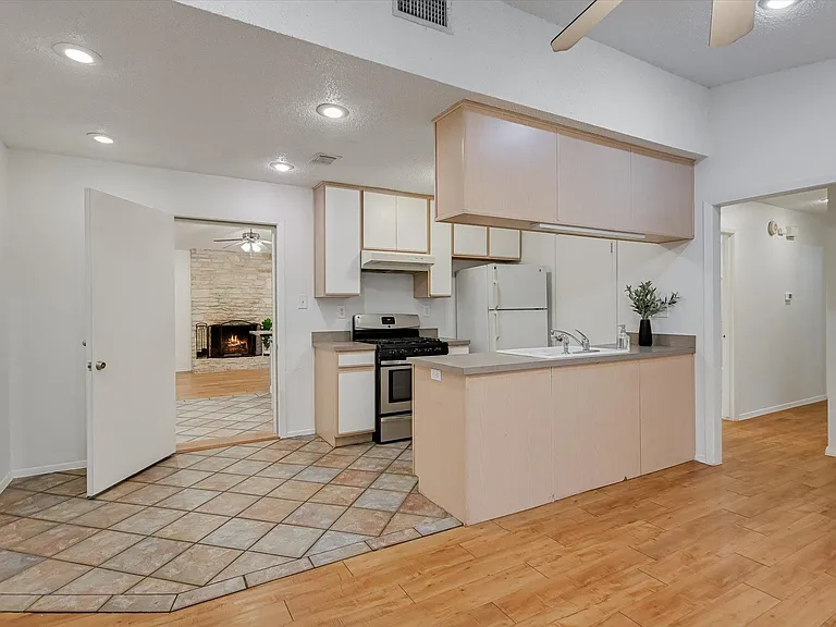 3207 Eanes Cir #B — Photo 16