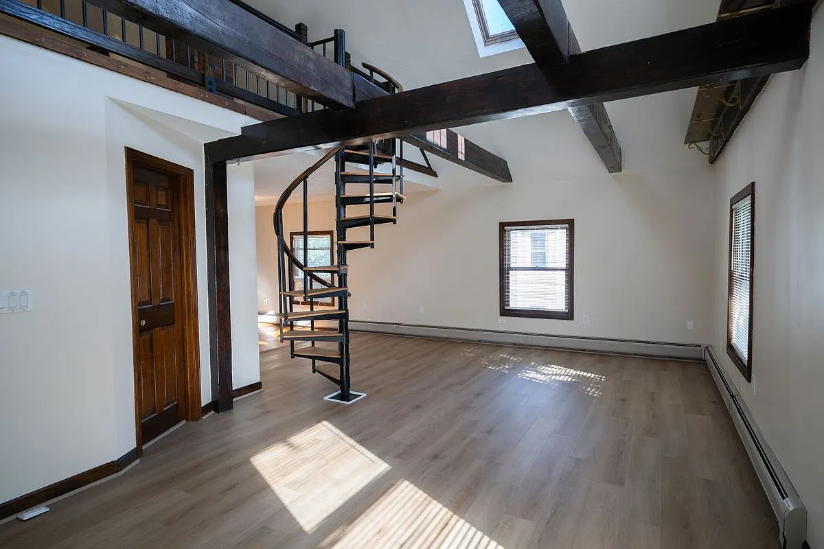 2 bed, 1.5 bath, 1076 sqft, $2,200 — Photo 3