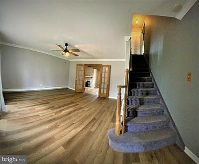 3rd image of 137 Fernwood Ave