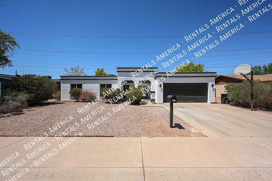 Beautifully updated single-level home — Photo 3