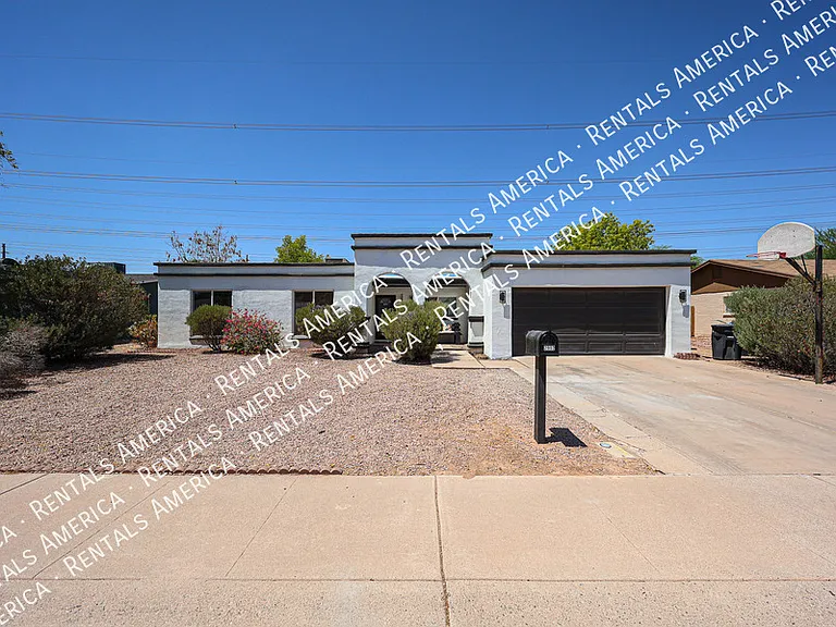 2902 W Straford Dr — Photo 3