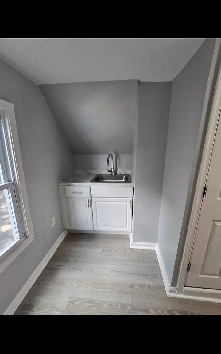 1 bed, $1,300 — Photo 2