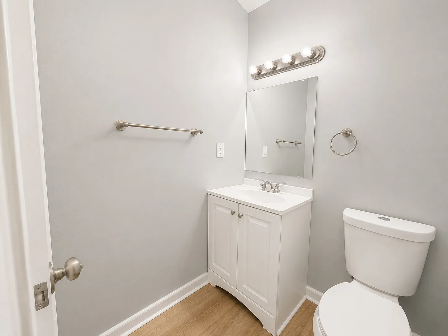 420 Fairfax Dr — Photo 4