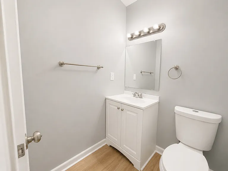 420 Fairfax Dr #C — Photo 4