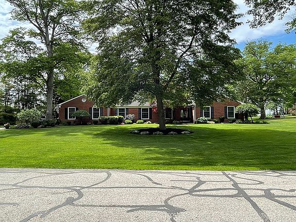 3rd image of 6592 Woodbriar Ln