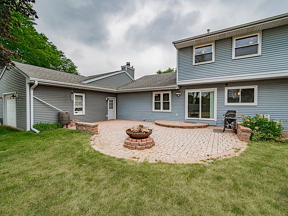3rd image of 30W266 Bedford Ln