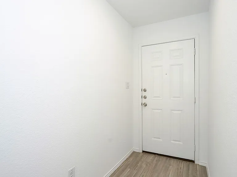 5926 Seaside Mnr — Photo 4