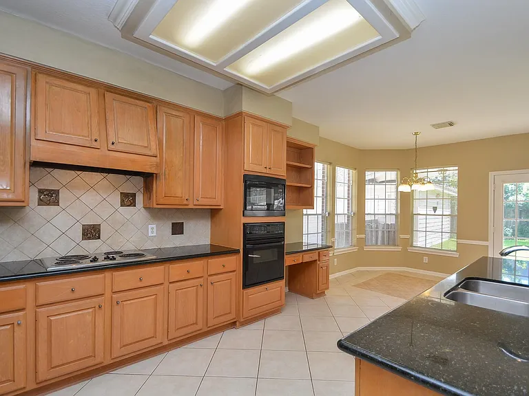 17415 Fountainview Cir — Photo 12