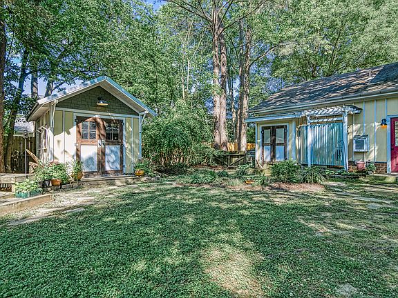 5th image of 102 Smokehouse Ln