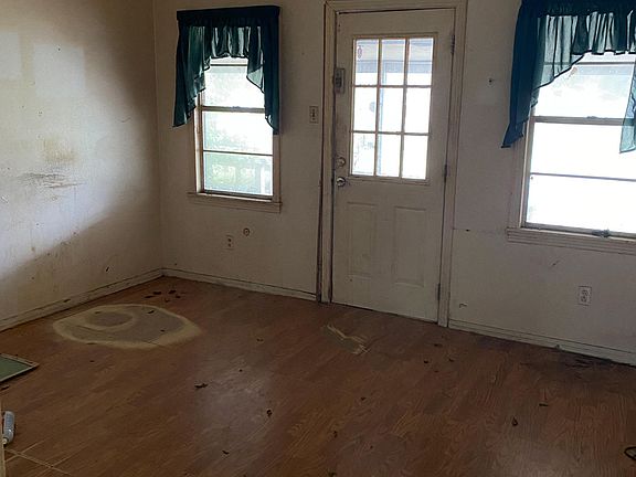 5th image of 704 Weaver St