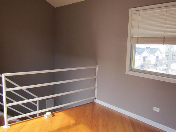 5th image of 707 N Hoyne Ave