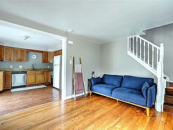 5th image of 52 Nancy St Unit 8