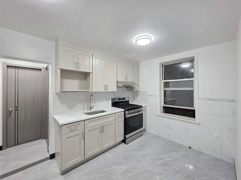 1382 W 7th St #2 — Photo 1