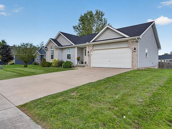 2nd image of 1419 Pondview Dr