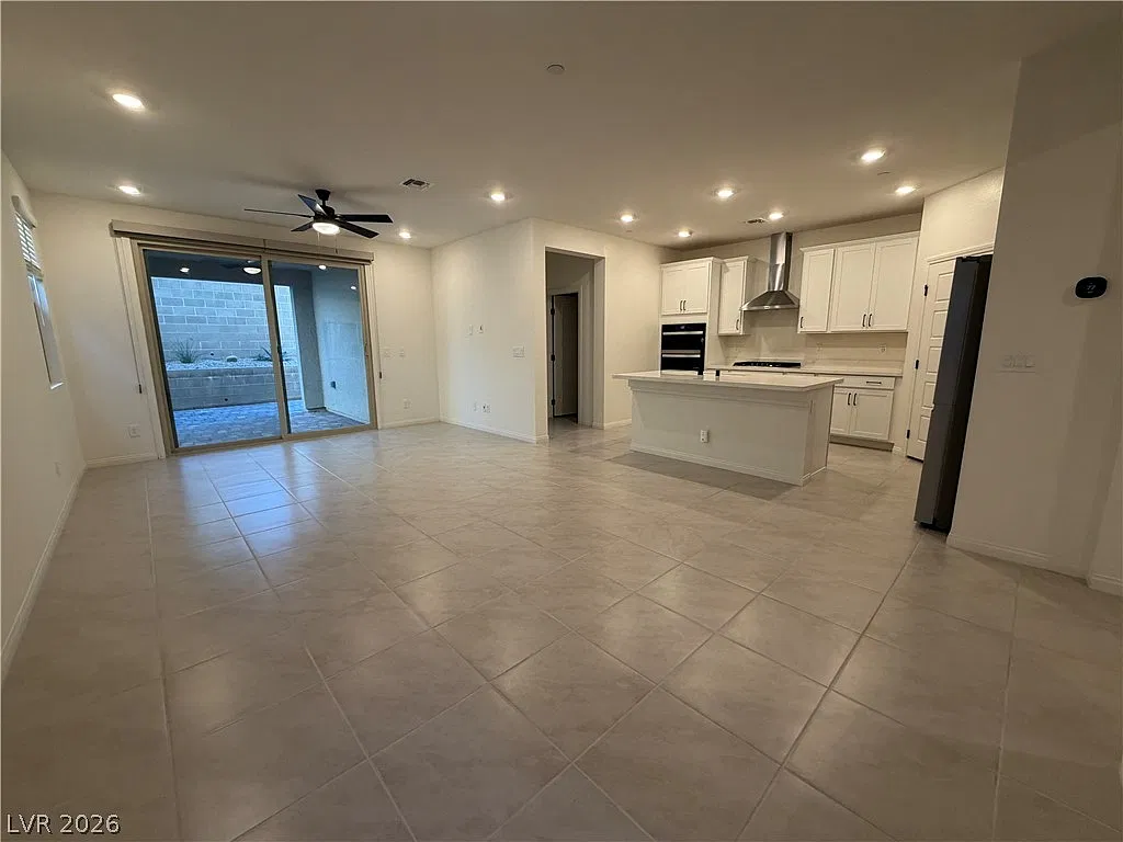 4 bed, 3.0 bath, 2084 sqft, $3,100 — Photo 2