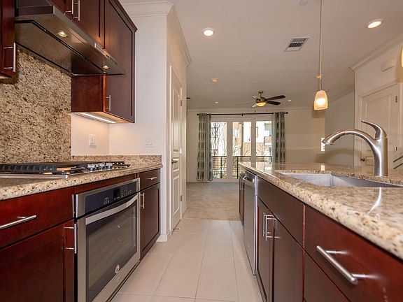 5th image of 156 Llano De Los Robles Ave