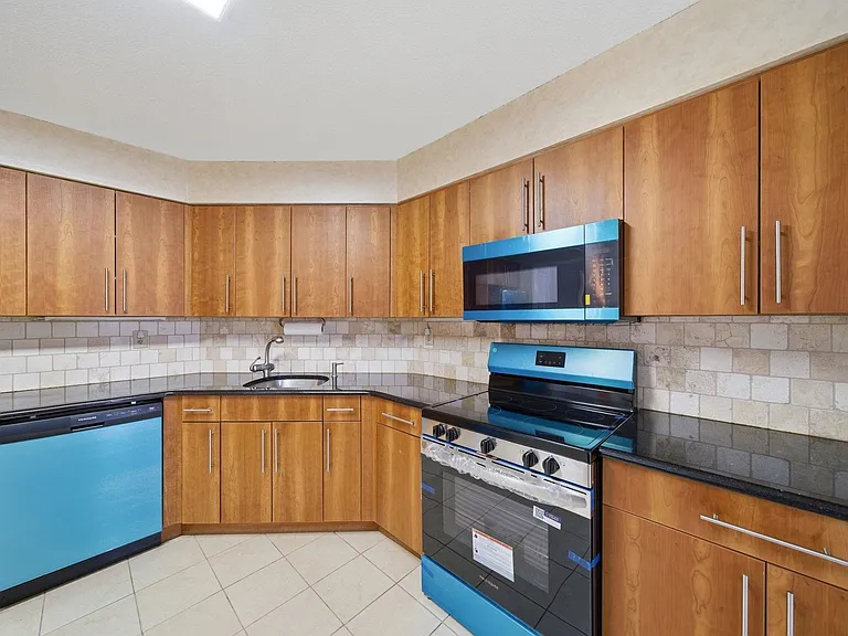 2103 Harmon Cove Tower #2103 — Photo 17
