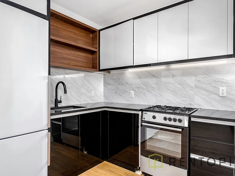 581 Ocean Pkwy #3G — Photo 1