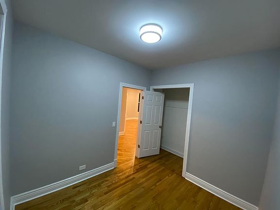 4th image of 4438 N Sawyer Ave #3