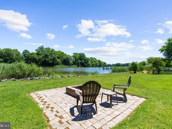 205 Riverside Dr, Chester, MD 21619