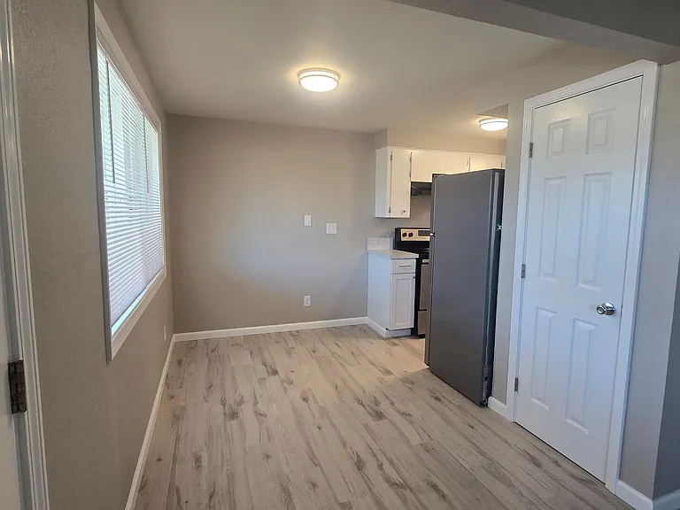 180 Garland Way N — Photo 4