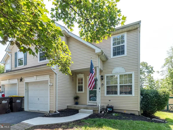 1051 Heather Ln, Quakertown, PA 18951