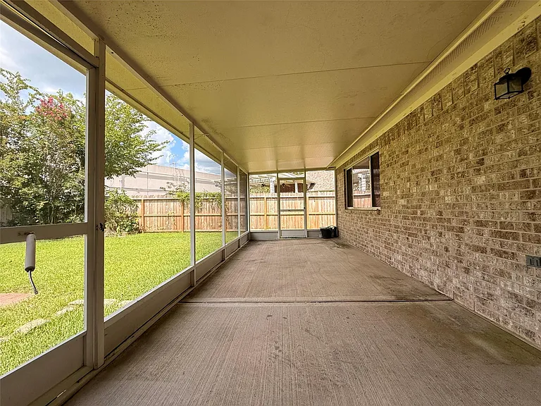 1702 Fantasy Woods Dr — Photo 16